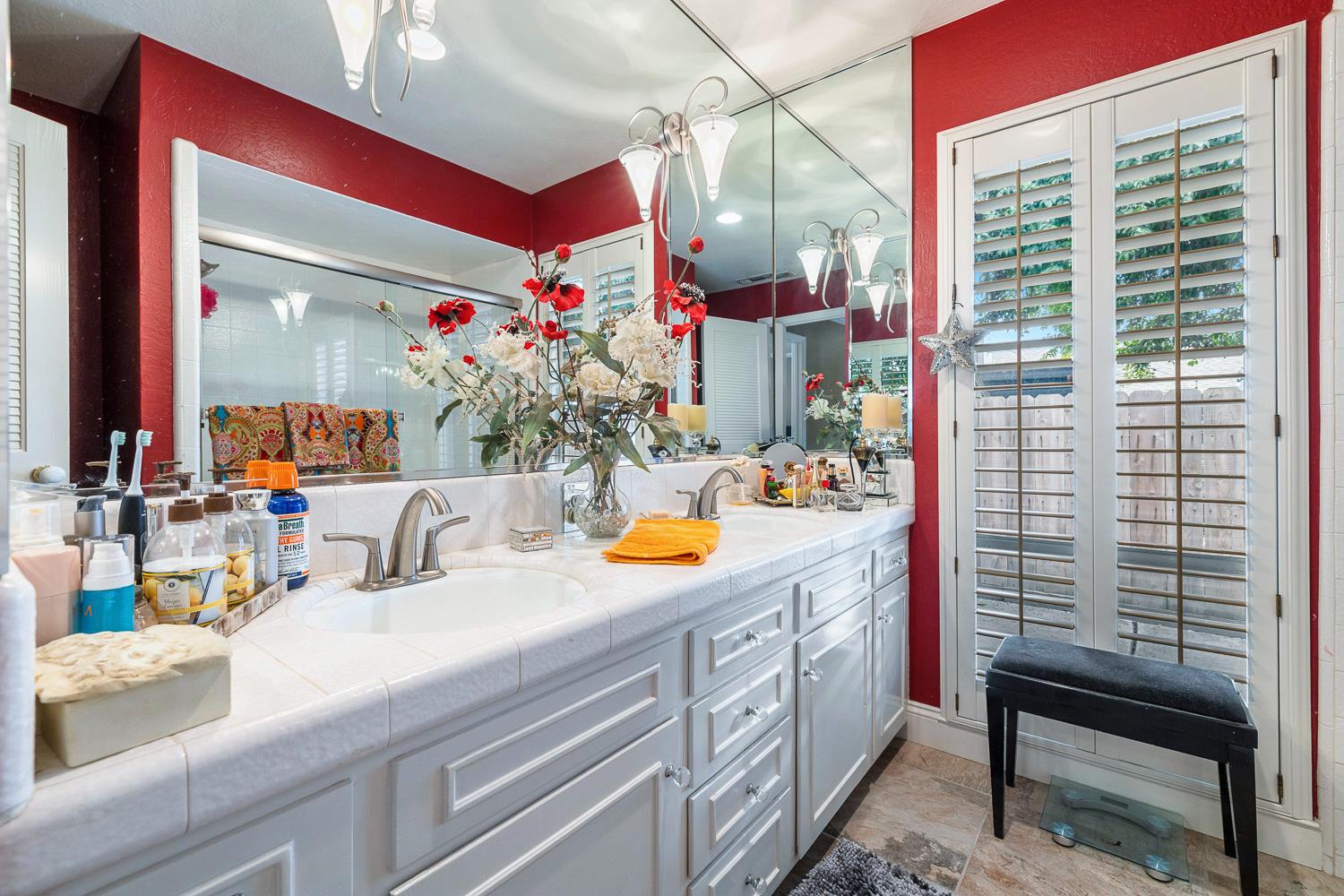 5627 N Kavanagh Ave, Fresno, CA 93711