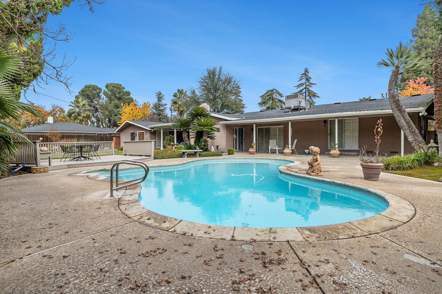 5627 N Kavanagh Ave, Fresno, CA 93711