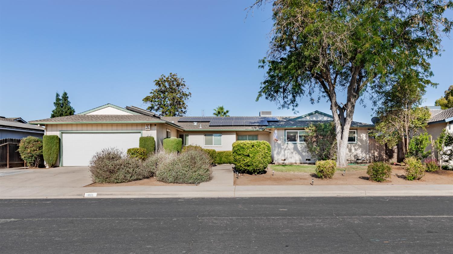 911 Stanford Ave, Clovis, CA 93611