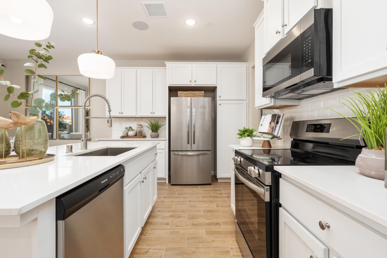 2117 N Wagon Ln, Clovis, CA 93619