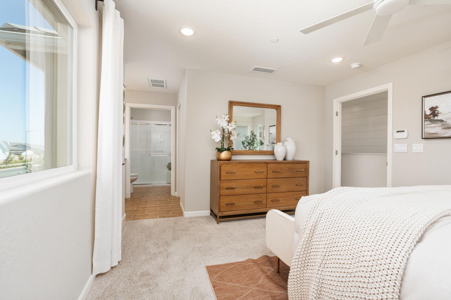 2117 N Wagon Ln, Clovis, CA 93619