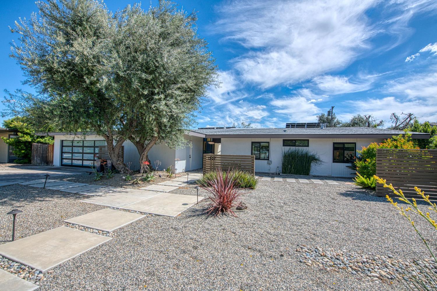 1527 W San Ramon Ave, Fresno, CA 93711