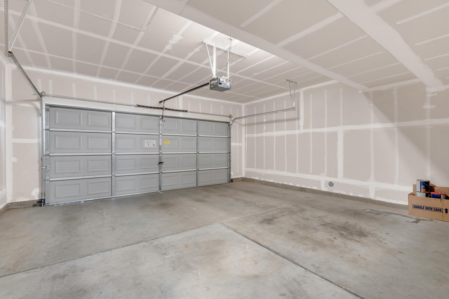 3689 W Black Walnut Ln, Fresno, CA 93711