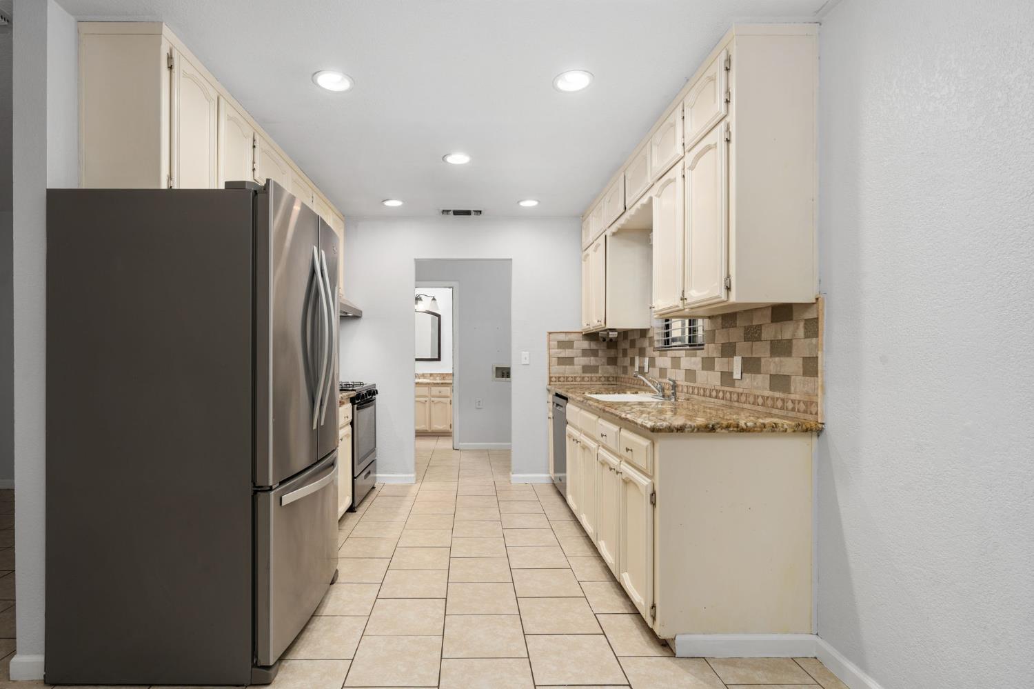2730 N Wishon Ave, Fresno, CA 93704
