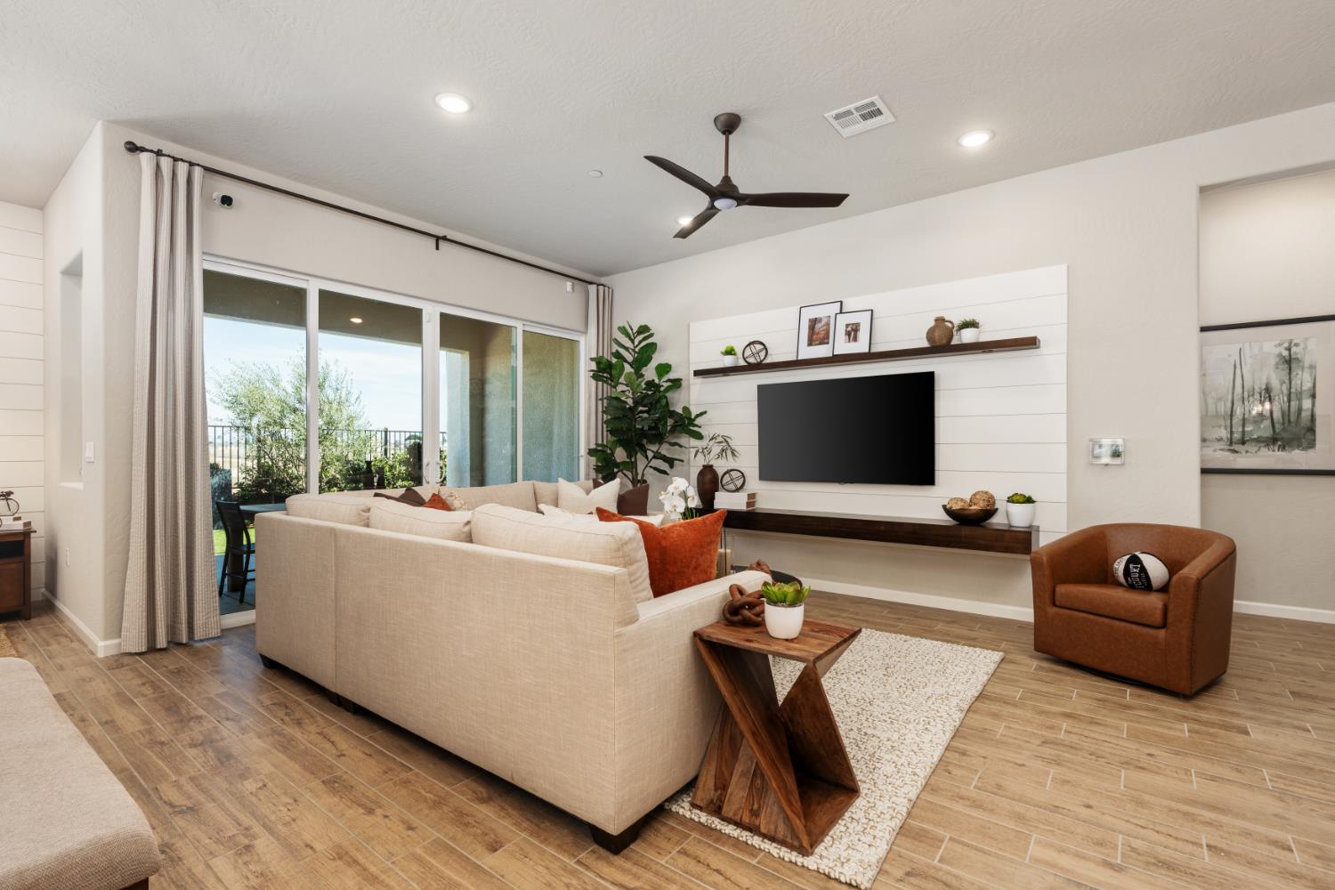 2486 N Harken Way, Clovis, CA 93619