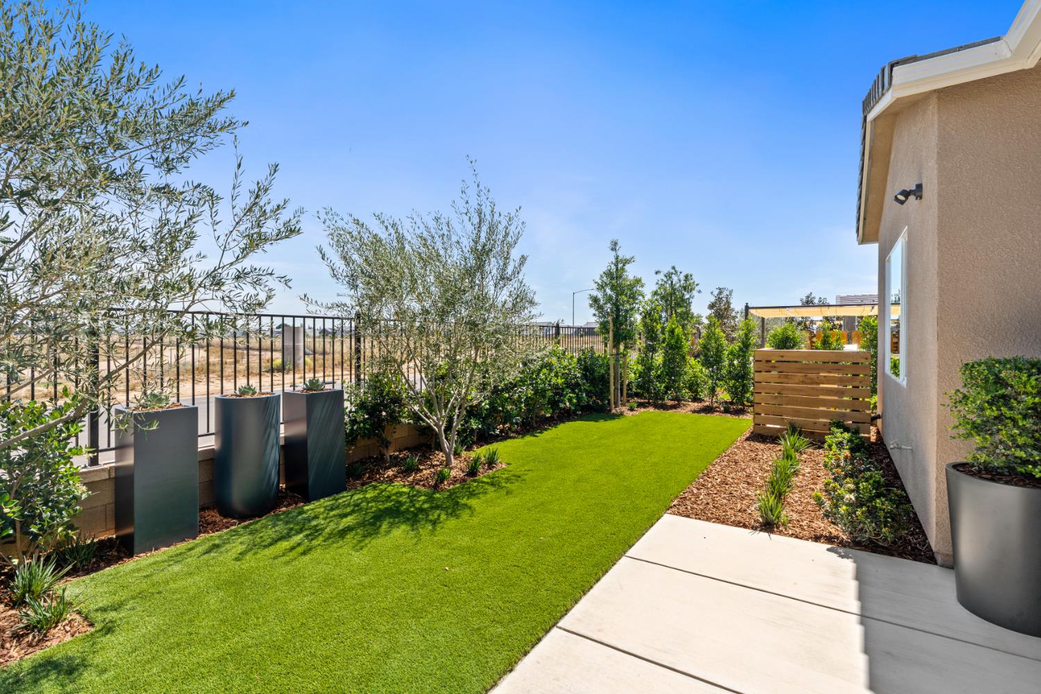 2486 N Harken Way, Clovis, CA 93619