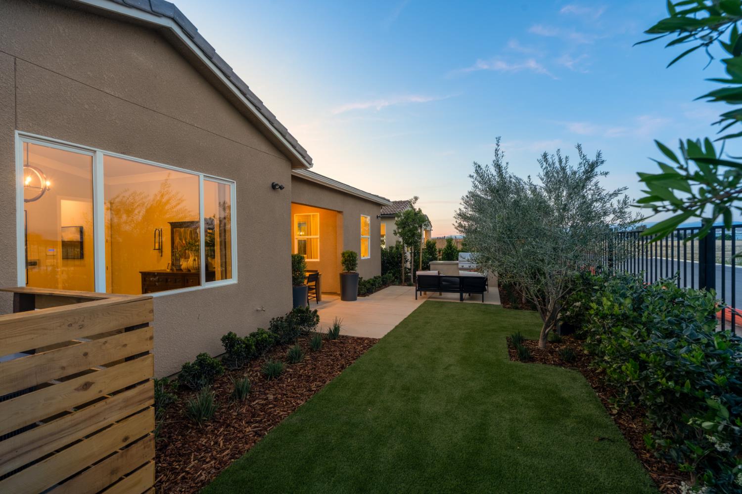 2486 N Harken Way, Clovis, CA 93619