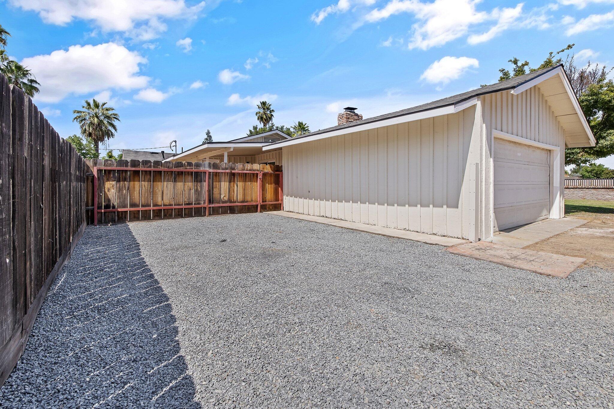 5075 N College Ave, Fresno, CA 93704