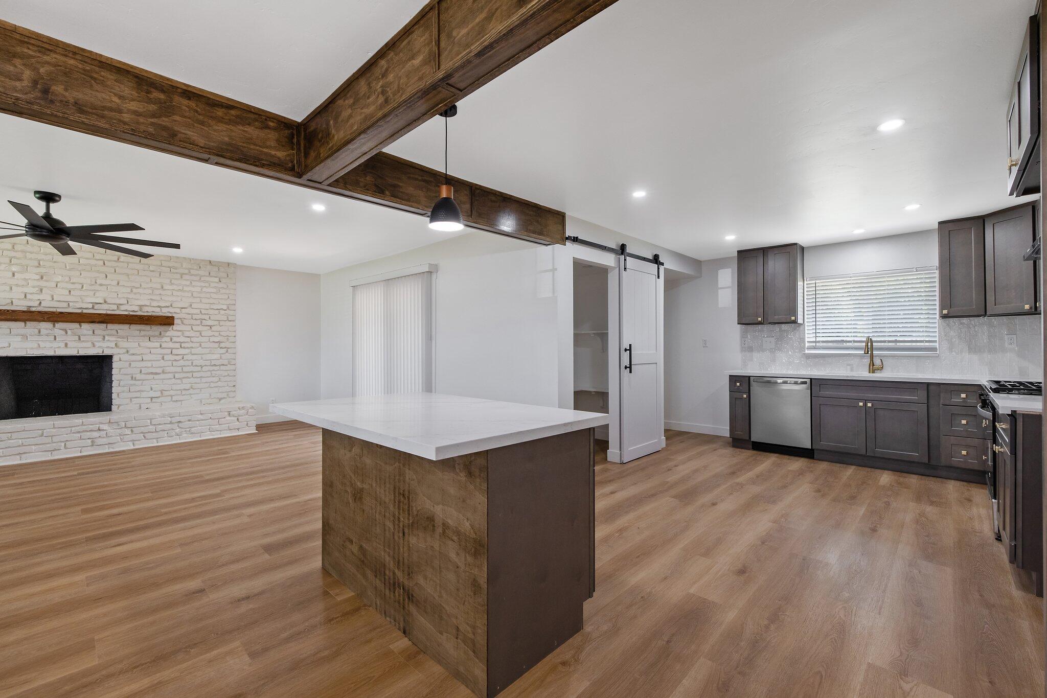 5075 N College Ave, Fresno, CA 93704