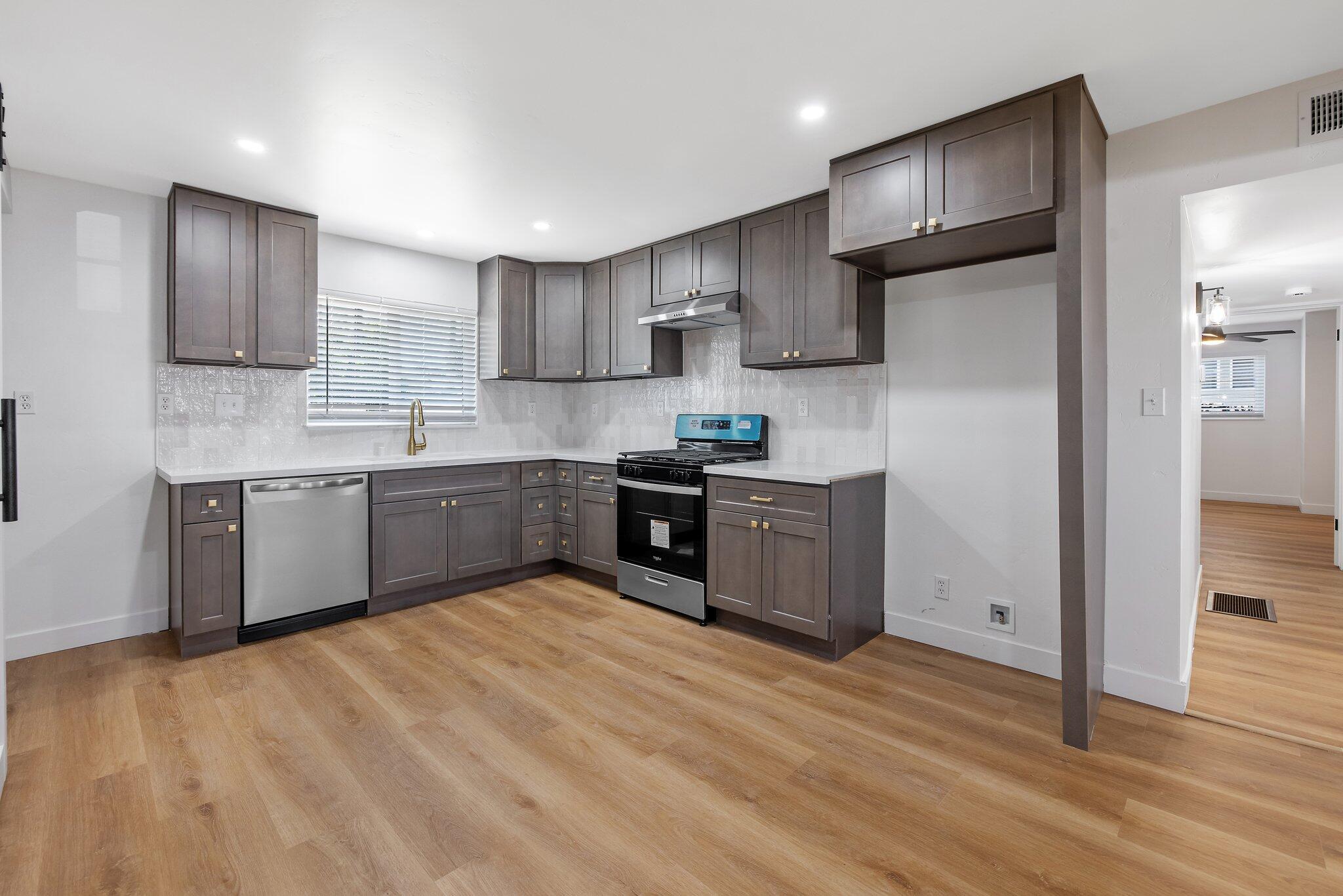 5075 N College Ave, Fresno, CA 93704