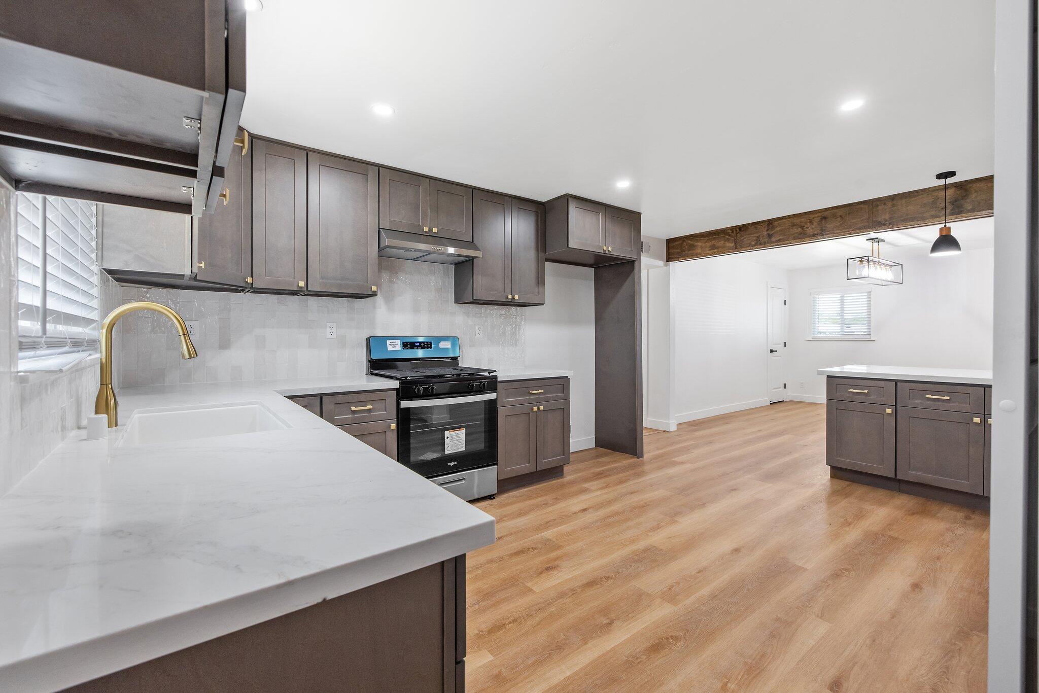 5075 N College Ave, Fresno, CA 93704