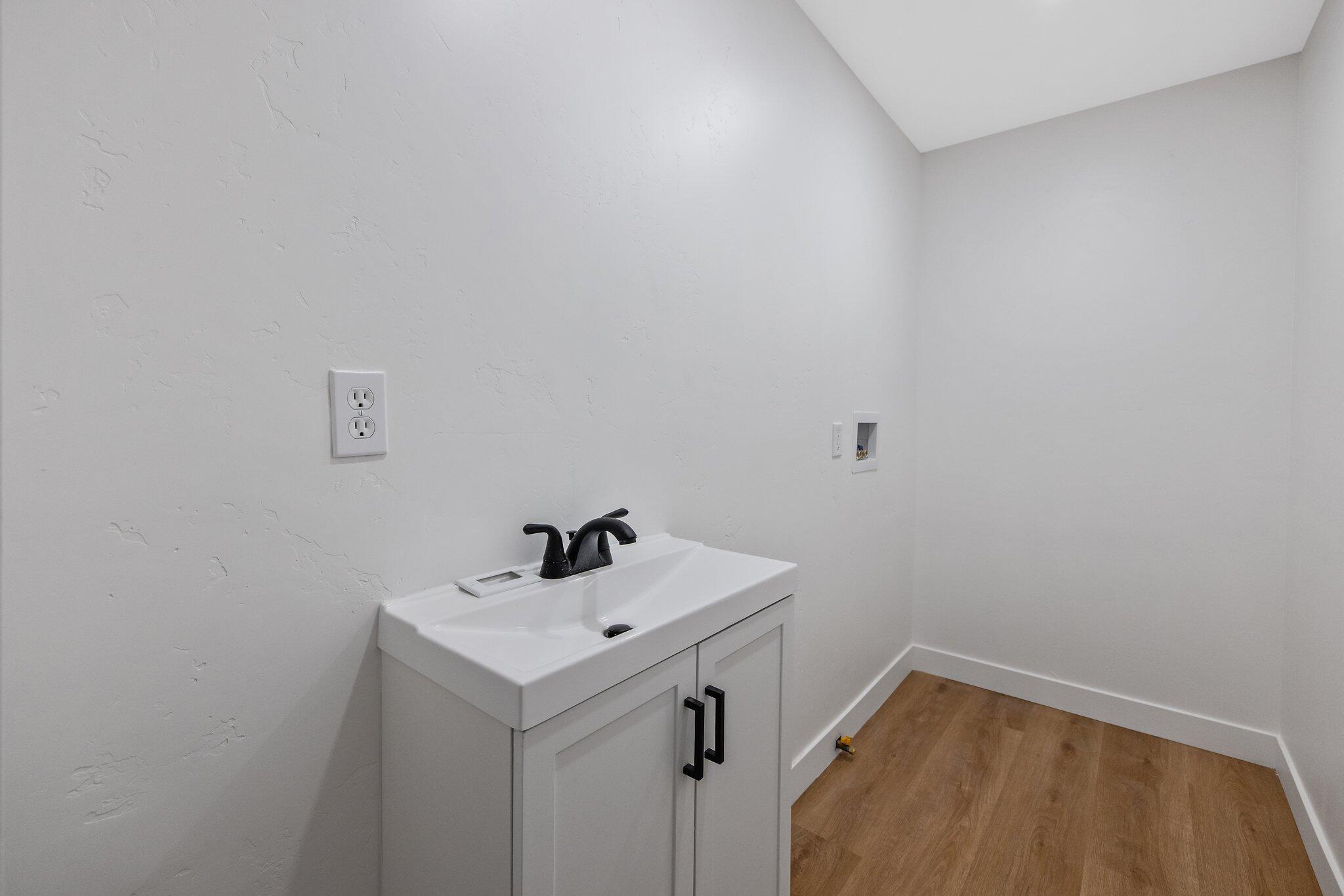 5075 N College Ave, Fresno, CA 93704